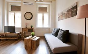 Standard Apartment By Hi5 - Nyugati Square